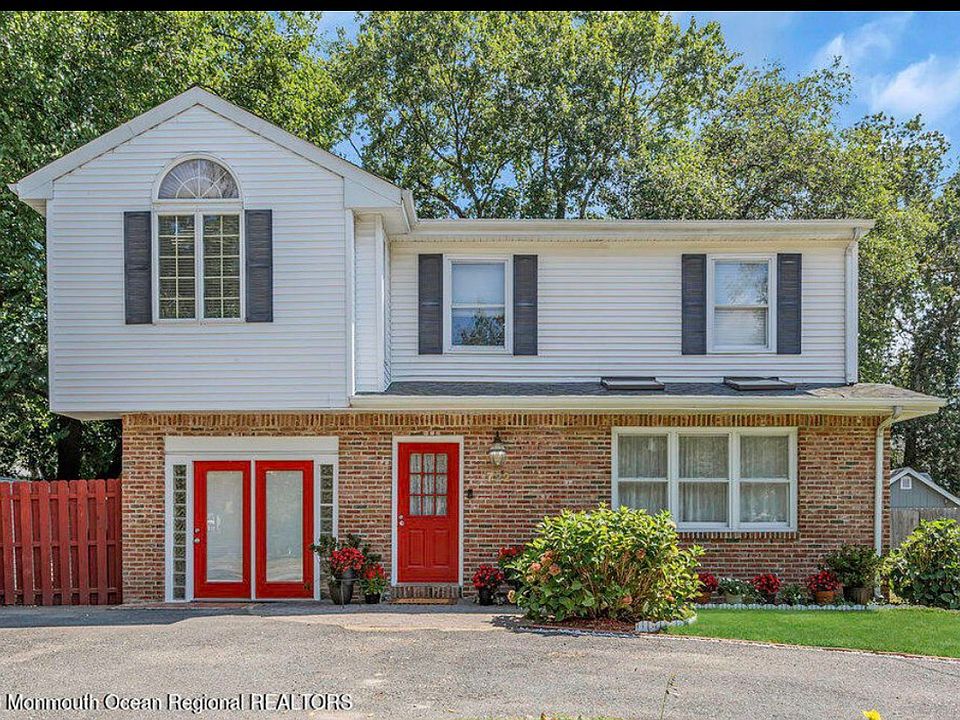 722 Maple Ave